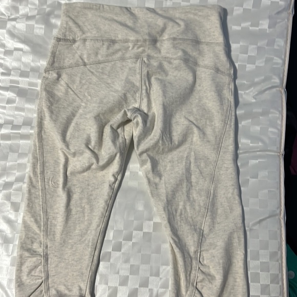 3/$20 lole small  heather white capris - Picture 2 of 6